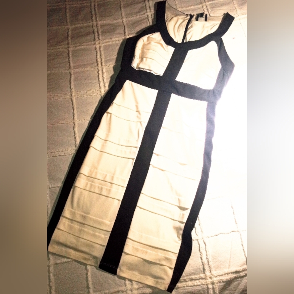 Melrose Size 8 Elegant Black and White Dress